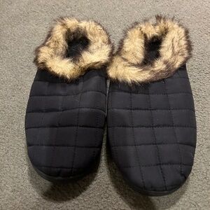 Cabernet Women’s Quilted Look with Faux Fir slippers